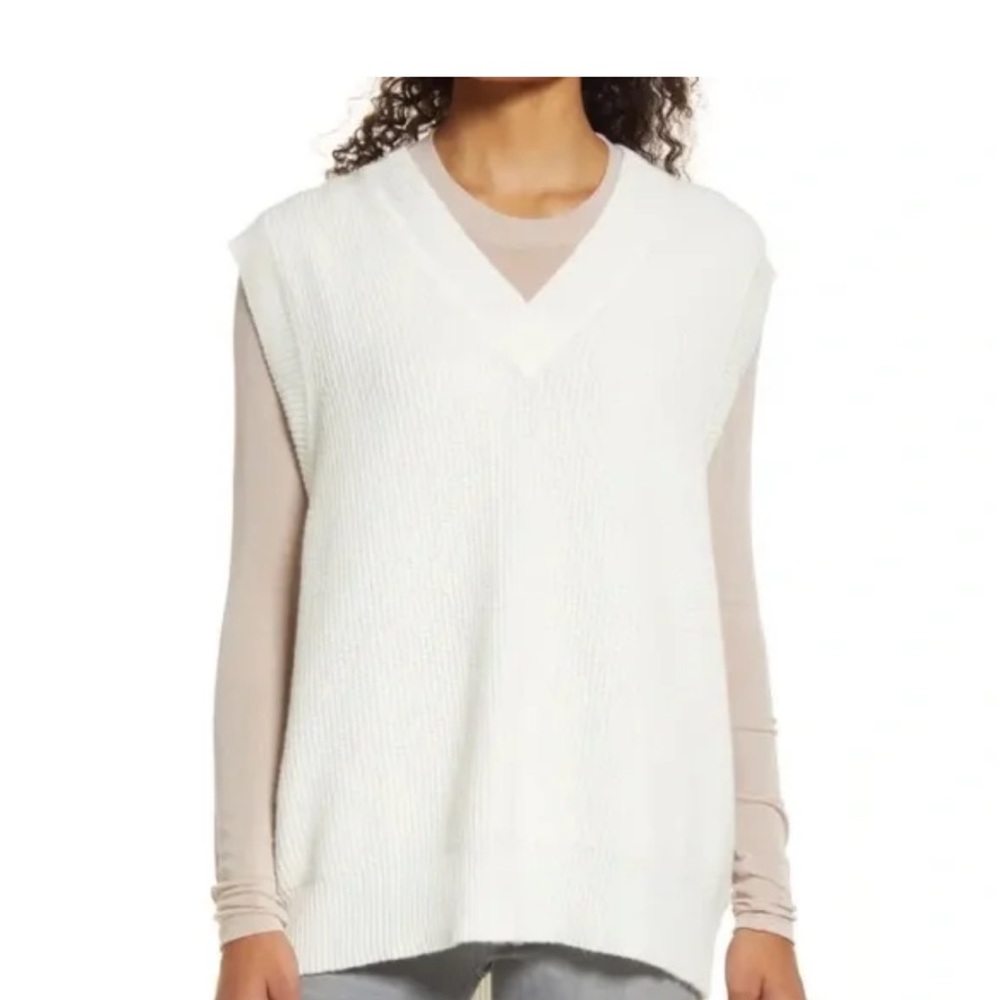 ARITZIA Babaton Cream V-Neck Sweater Vest